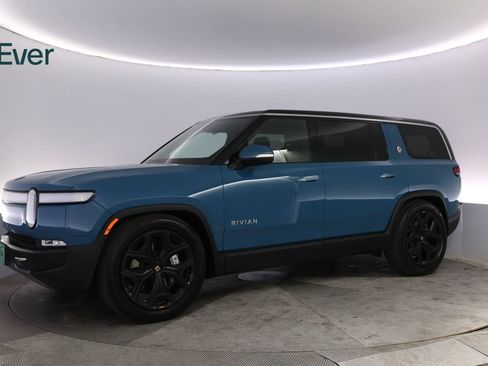 Used 2024 Rivian R1S Adventure AWD/4WD image 18