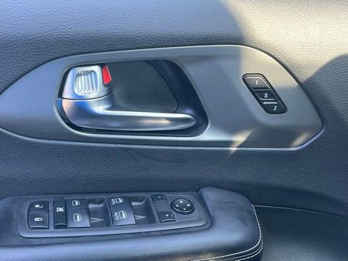 Used 2025 Chrysler Pacifica Select FWD image 40