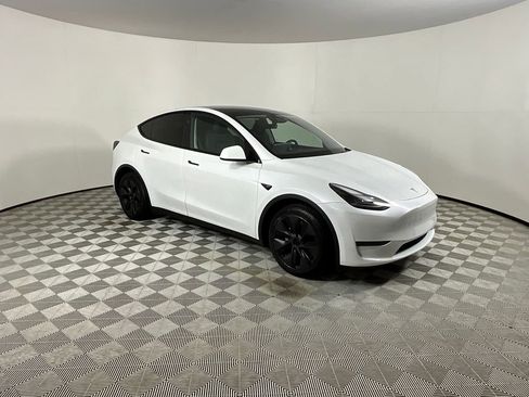 Used 2024 Tesla Model Y Long Range AWD/4WD image 6