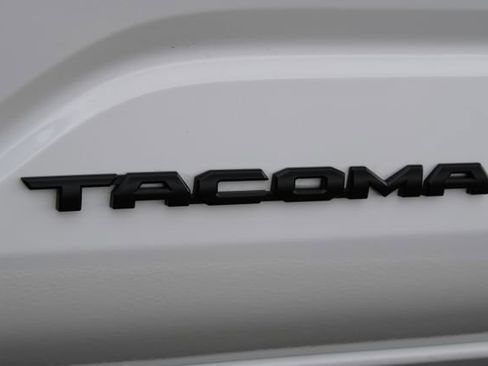 Used 2025 Toyota Tacoma TRD Sport image 14
