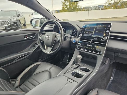 Used 2019 Toyota Avalon XSE image 10