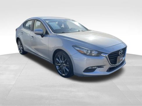 Used 2018 MAZDA MAZDA3 Touring FWD image 3