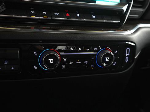 Used 2025 Chevrolet Silverado 1500 LT image 24