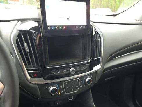 Used 2021 Chevrolet Traverse Premier image 37