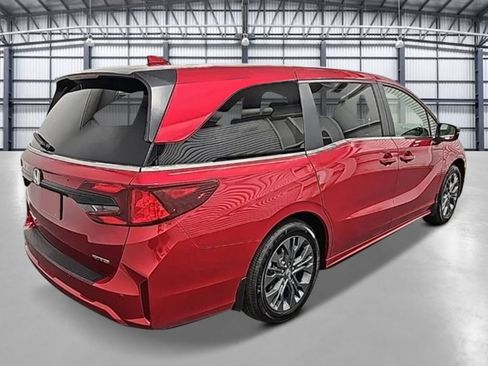 New 2026 Honda Odyssey Touring image 4