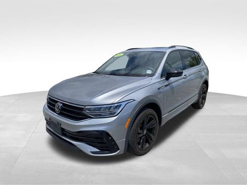 Used 2024 Volkswagen Tiguan SE R-Line AWD/4WD image 4