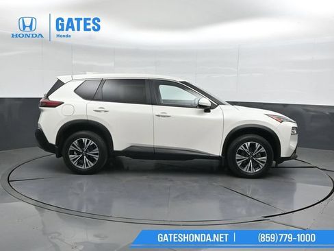 Used 2023 Nissan Rogue SV FWD image 3