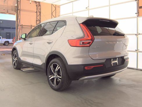 Used 2023 Volvo XC40 B5 Plus AWD/4WD image 3