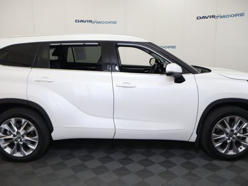 Used 2021 Toyota Highlander Limited AWD/4WD image 5