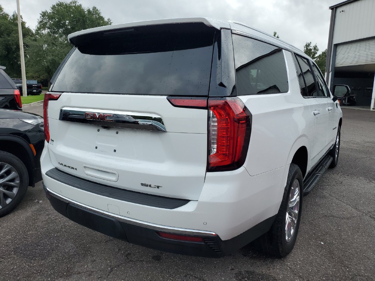 Used 2022 GMC Yukon XL SLT w/ SLT Premium Package AWD/4WD image 4
