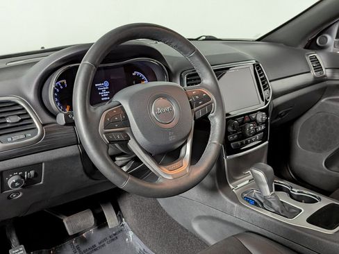 Used 2019 Jeep Grand Cherokee Altitude image 14