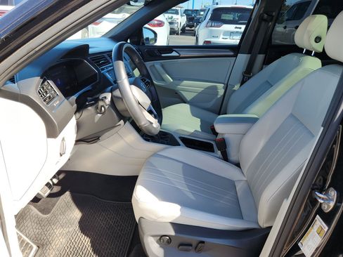 Used 2023 Volkswagen Tiguan SE R-Line image 11