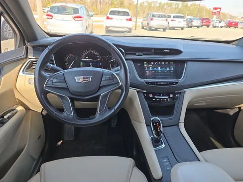 Used 2019 Cadillac XT5 AWD image 15