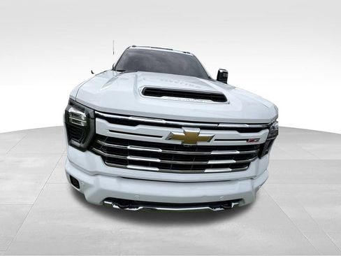 Used 2025 Chevrolet Silverado 2500 LT w/ Z71 Chrome Sport Edition AWD/4WD image 3