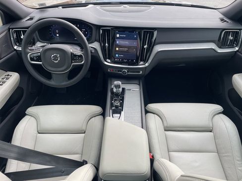 Certified 2025 Volvo V60 B5 Cross Country Ultra image 26