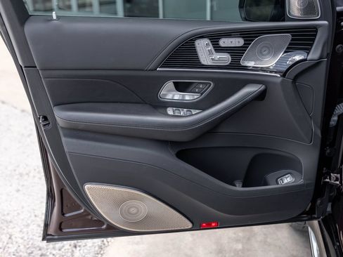 Used 2024 Mercedes-Benz Maybach GLS 600 4MATIC image 38