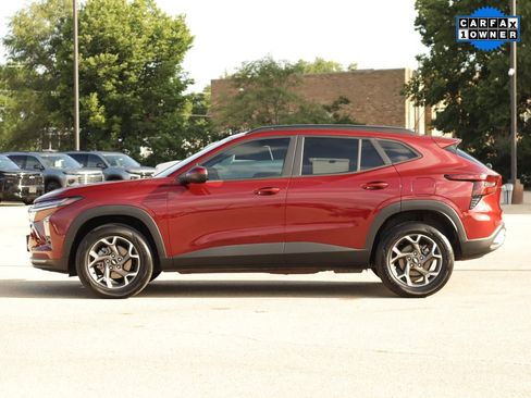 Used 2025 Chevrolet Trax LT FWD image 4