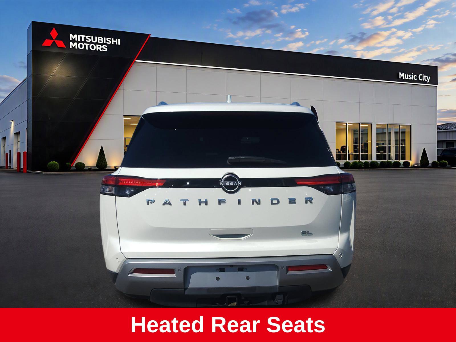 Used 2022 Nissan Pathfinder SL w/ SL Premium Package FWD image 5