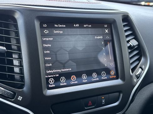 Used 2022 Jeep Cherokee Trailhawk w/ Comfort/Convenience Group AWD/4WD image 23