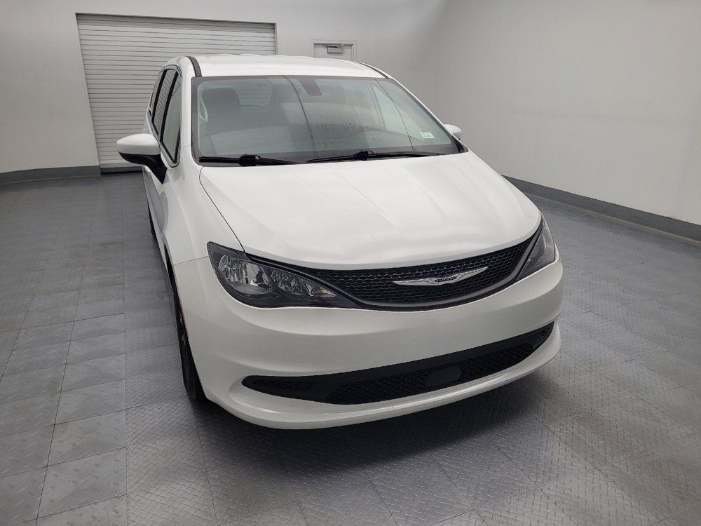 Used 2022 Chrysler Voyager LX FWD image 14