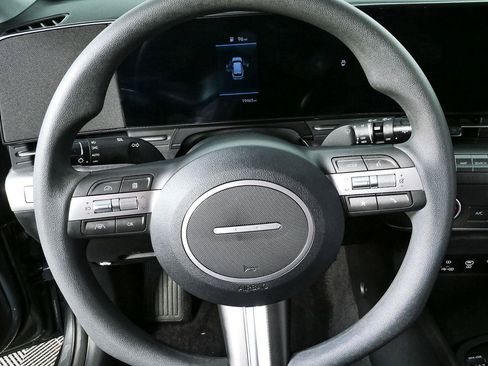 Used 2025 Hyundai Kona SE FWD image 9
