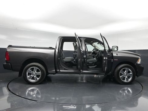 Used 2018 RAM 1500 Express w/ Express Value Package AWD/4WD image 39