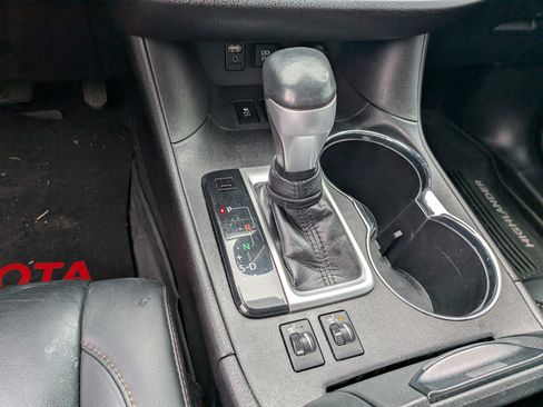 Used 2019 Toyota Highlander XLE image 34