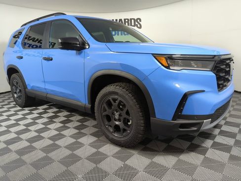New 2025 Honda Pilot TrailSport image 7