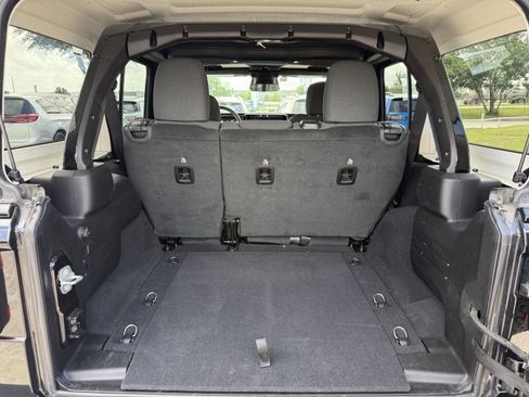 Used 2025 Jeep Wrangler Unlimited Rubicon image 20