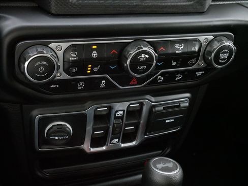 Used 2021 Jeep Wrangler Unlimited Sahara w/ Safety Group image 23