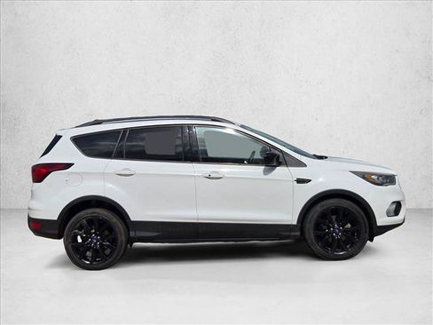 Used 2019 Ford Escape SE FWD image 4