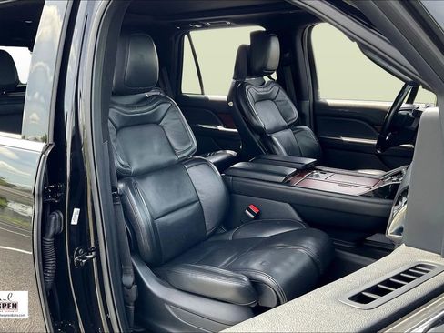Used 2022 Lincoln Navigator Reserve image 7