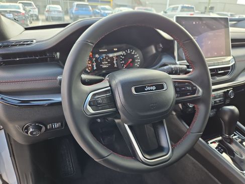 Used 2025 Jeep Compass Trailhawk AWD/4WD image 16