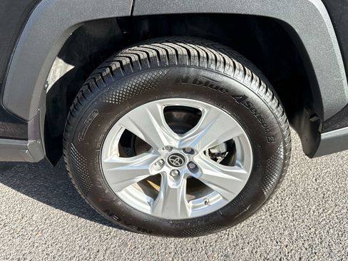 Used 2021 Toyota RAV4 LE AWD/4WD image 7