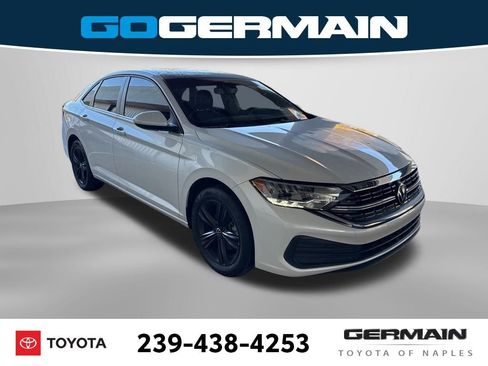 Used 2023 Volkswagen Jetta SE w/ Panoramic Sunroof Package image 12