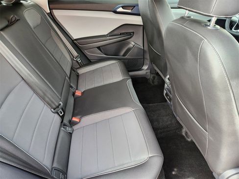 Used 2024 Volkswagen Taos SE image 20