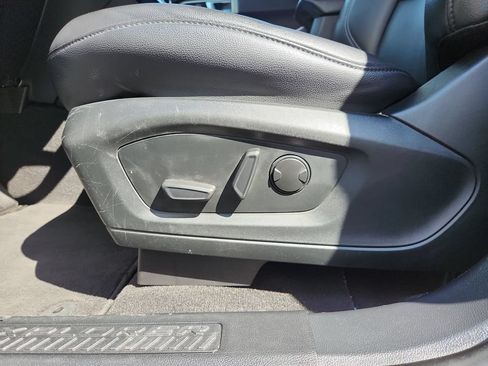 Used 2020 Ford Explorer XLT w/ Equipment Group 202A RWD image 4