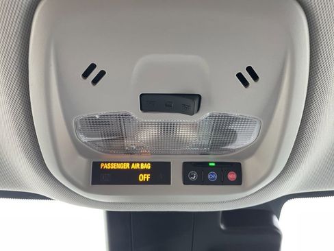 Used 2025 Chevrolet Trax LT w/ LT Convenience Package image 18