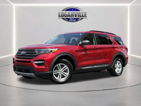 Certified 2024 Ford Explorer XLT w/ Equipment Group 202A AWD/4WD image 1