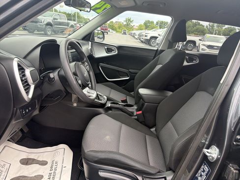 Used 2024 Kia Soul LX w/ Option Group 015 FWD image 12