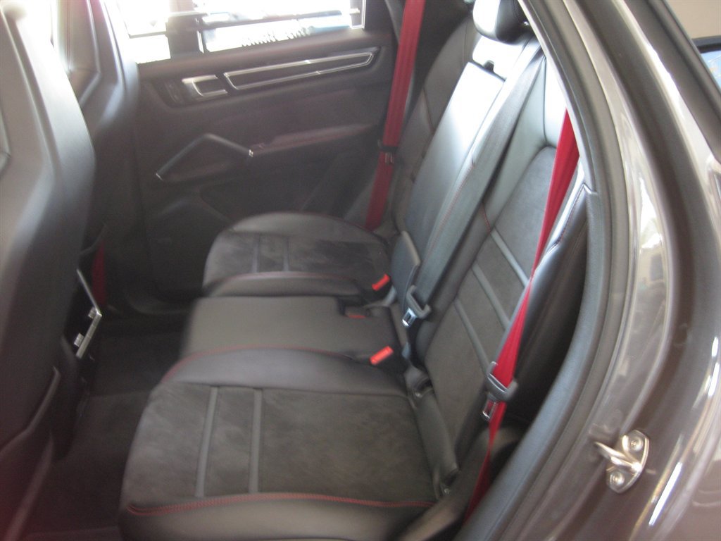 Used 2023 Porsche Cayenne GTS w/ Assistance Package AWD/4WD image 28