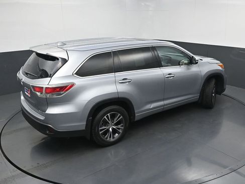 Used 2016 Toyota Highlander XLE AWD/4WD image 34
