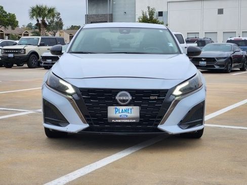 Used 2023 Nissan Altima 2.5 SR w/ SR Premium Package image 2