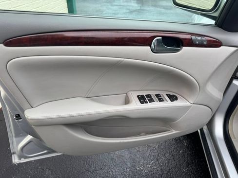 Used 2009 Buick Lucerne CXL FWD image 14