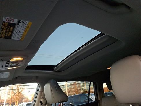 Certified 2022 Toyota Highlander XLE image 16