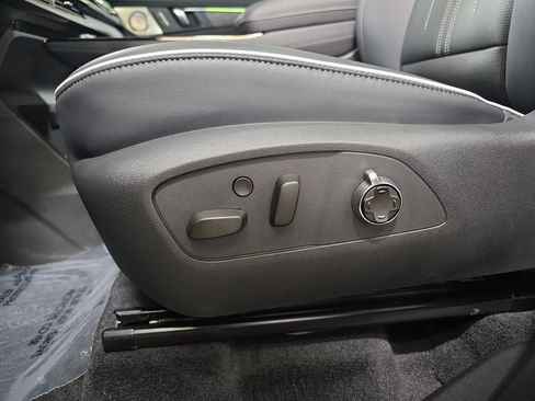 New 2026 Buick Enclave Avenir w/ Super Cruise Package AWD/4WD image 33