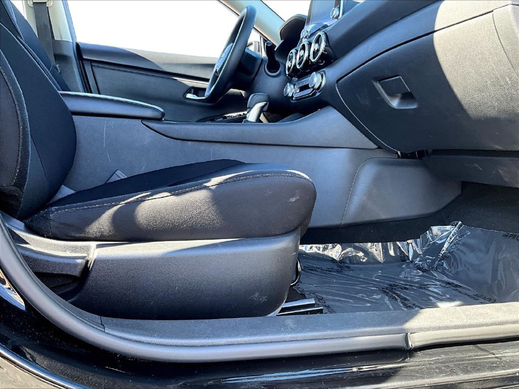 Used 2024 Nissan Sentra SV FWD image 33