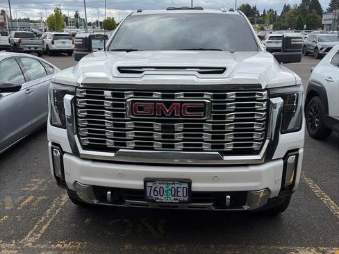 Used 2025 GMC Sierra 3500 Denali w/ Denali Reserve Package AWD/4WD image 2