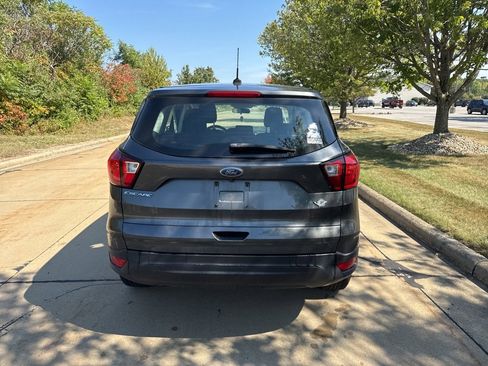 Used 2019 Ford Escape S image 6
