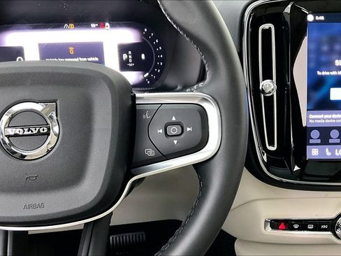 Certified 2023 Volvo XC40 B5 Plus AWD/4WD image 27